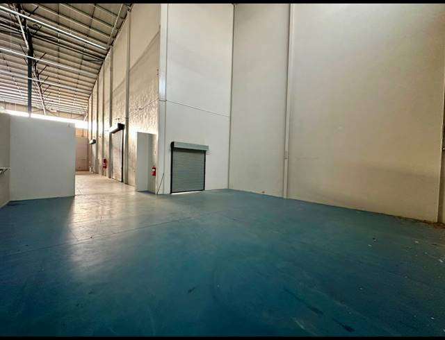 3,234M² WAREHOUSE FOR SALE IN COSMO BUSINESS PARK
